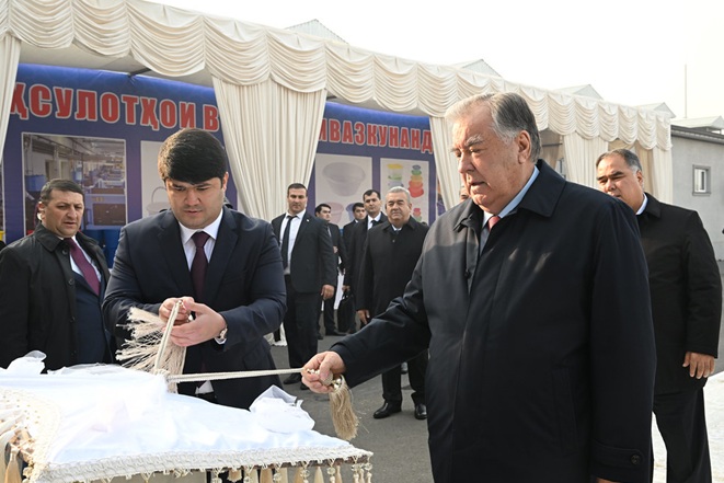  Сдача в эксплуатацию цеха пластмассовых изделий и холодильной камеры в Бободжон Гафуровском районе