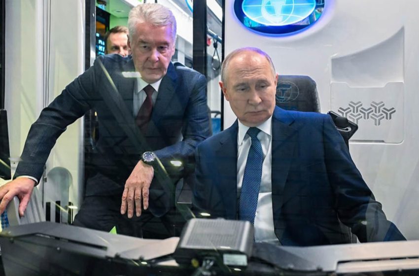  Президент России Владимир Путин и мэр Москвы Сергей Собянин дали старт тестированию первого беспилотного поезда метро