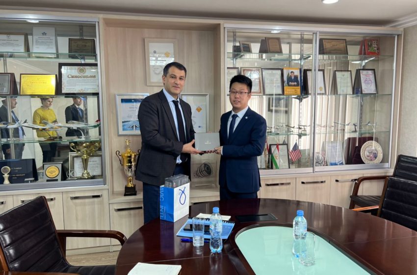 Роҳбарияти «Сомон Эйр» бо намояндагони ширкати «AVIC INT» мулоқот намуд