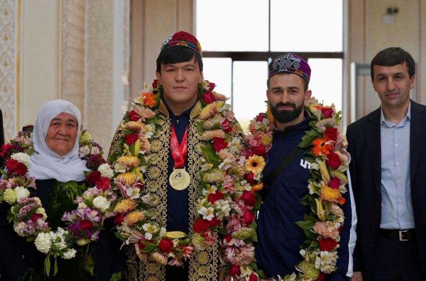  Иброҳимҷон Элмуродов ба ватан медали тилло овард