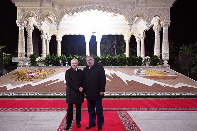  Шоми Дӯстӣ бо иштироки сарони давлатҳои Тоҷикистону Русия дар боғи Ирами Душанбе