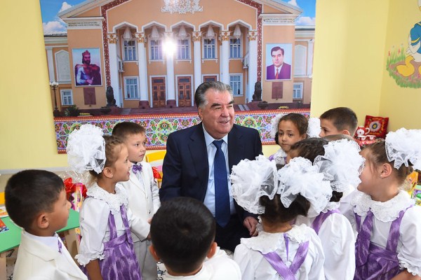 КОНИБОДОМ ШАҲРИГА САФАРНИНГ БОШЛАНИШИ ВА АБУЛҚОСИМ ЛОҲУТИЙ ҚИШЛОҚ ЖАМОАТИДА “ЗАНГЎЛА” БОЛАЛАР БОҒЧАСИНИНГ ОЧИЛИШИ