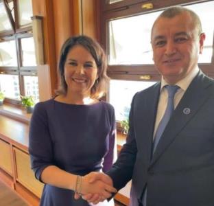 15—18-ноябрь кунлари Германия Федератив Республикасининг Берлин шаҳрида ўлим жазосига қарши 8- Бутунжаҳон Конгресси бўлиб ўтди. Конгресс доирасида Тожикистон Республикаси Адлия вазири Музаффар Ашуриён Германия Федератив Республикаси Федерал ташқи ишлар вазири Анналена Бербок билан учрашди.