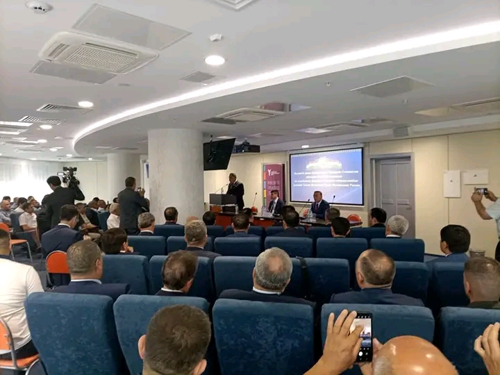 Шерали Кабир ва Ражаббой Аҳмадзода Урал вилоятида истиқомат қилувчи тожикистонлик тадбиркорлар билан учрашди