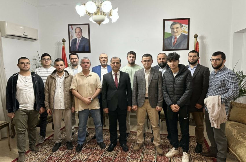  Тантанали йиғилиш бўлиб ўтди