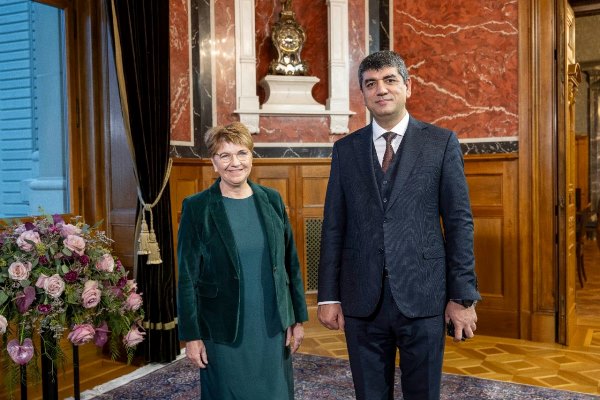 Элчи Президент ҳузурида