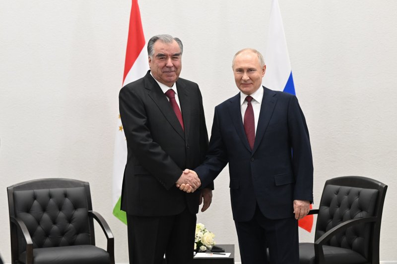 Тожикистон ва Россия Президентлари учрашди