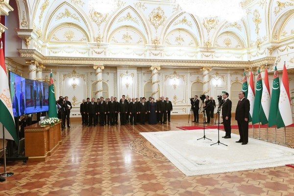  Президенти Тоҷикистон Эмомалӣ Раҳмон ва Президенти Туркманистон Сердар Бердимуҳамедов дар маросими оғоз бахшидан ба бунёди мактаби нав дар ноҳияи Дӯстӣ иштирок намуданд