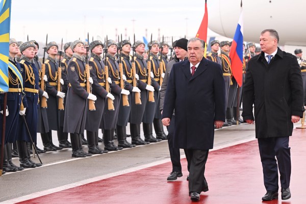 Президенти Ҷумҳурии Тоҷикистон Эмомалӣ Раҳмон бо сафари расмӣ вориди шаҳри Москваи Федератсияи Русия гардиданд
